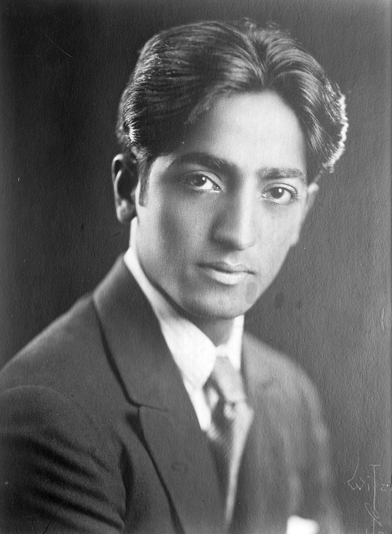 Krishnamurti Dissolves Order of the Star at Ommen Camp