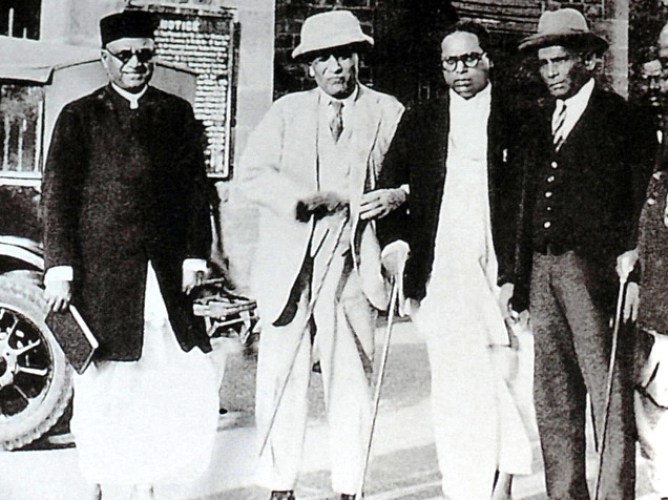 Leaders arrive for negotiations on the Poona Pact