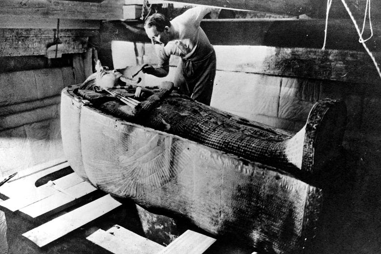 Howard Carter opens the sarcophagus of Tutankhamun