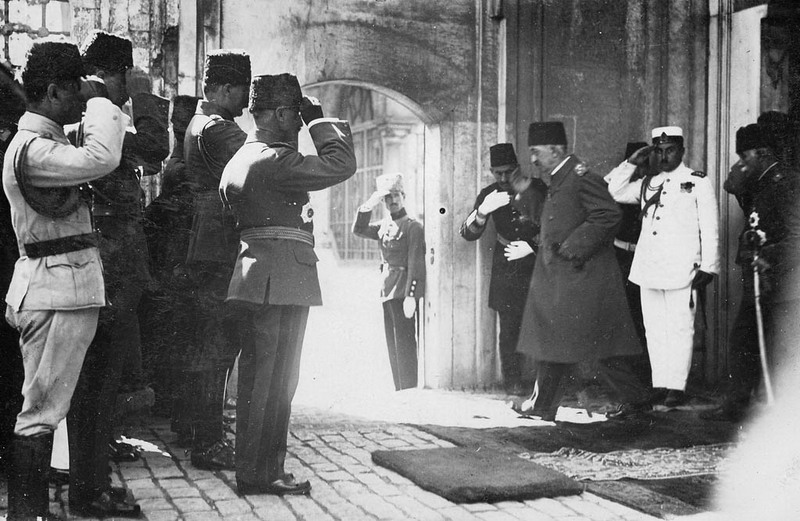 The last sultan leaves the palace after signing the abdication