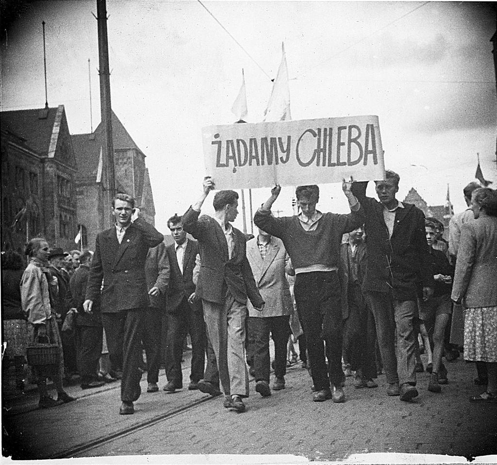 Poznań workers march for bread and freedom during the 1956 anti-communist uprising