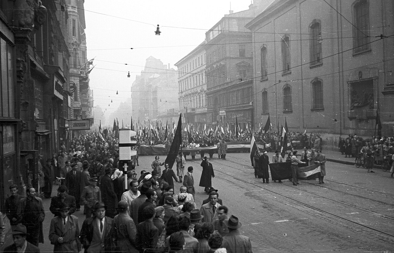 Crowds march through Budapest streets flying Hungarian flags
