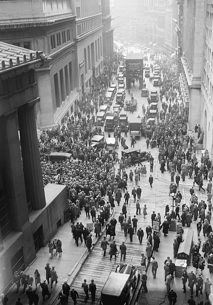 Crowds gather outside the New York Stock Exchange during the 1929 market crash