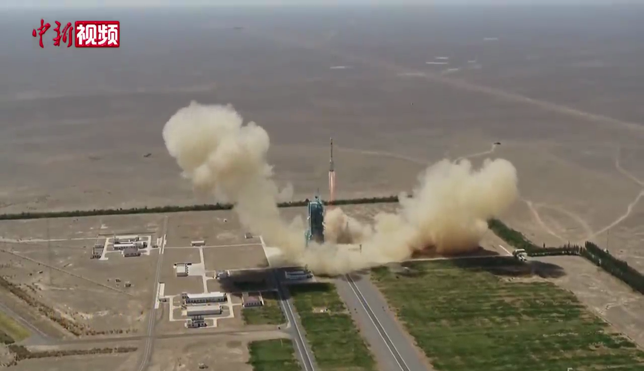 The Shenzhou 6 spacecraft lifts off from the launch pad