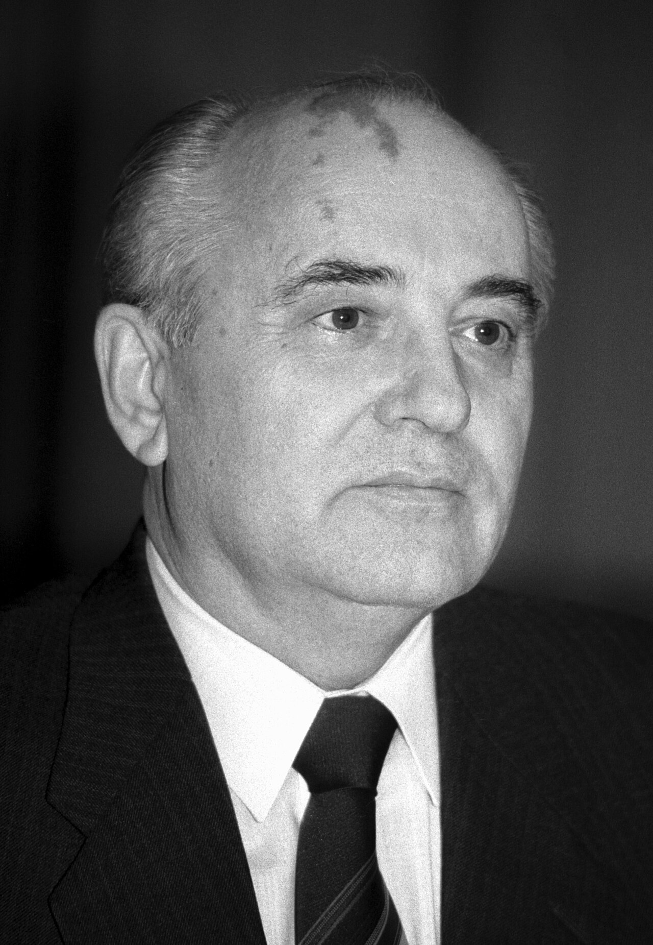 Mikhail Gorbachev, the final Soviet leader, announces his resignation as president