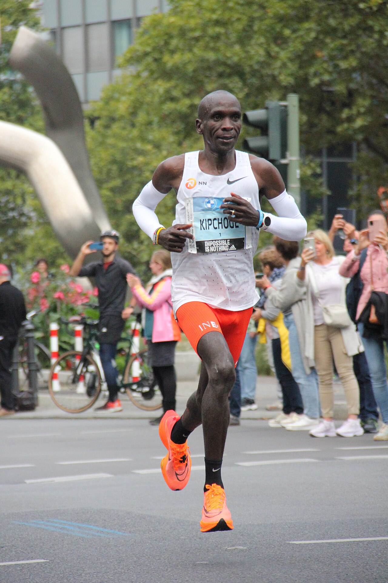 Eliud Kipchoge runs alone through Vienna streets, clock showing 1:47:50 behind him