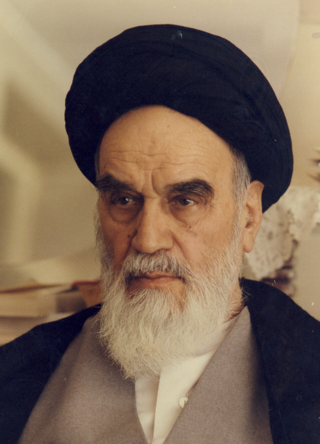 Khomeini Issues Death Decree Against Author Salman Rushdie